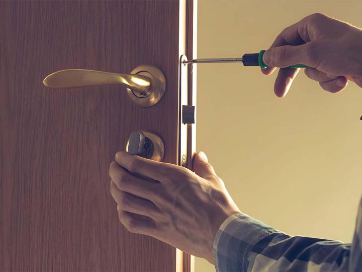 À Strasbourg, nous réparons vos portes en PVC qu’elles soient vieilles ou récentes